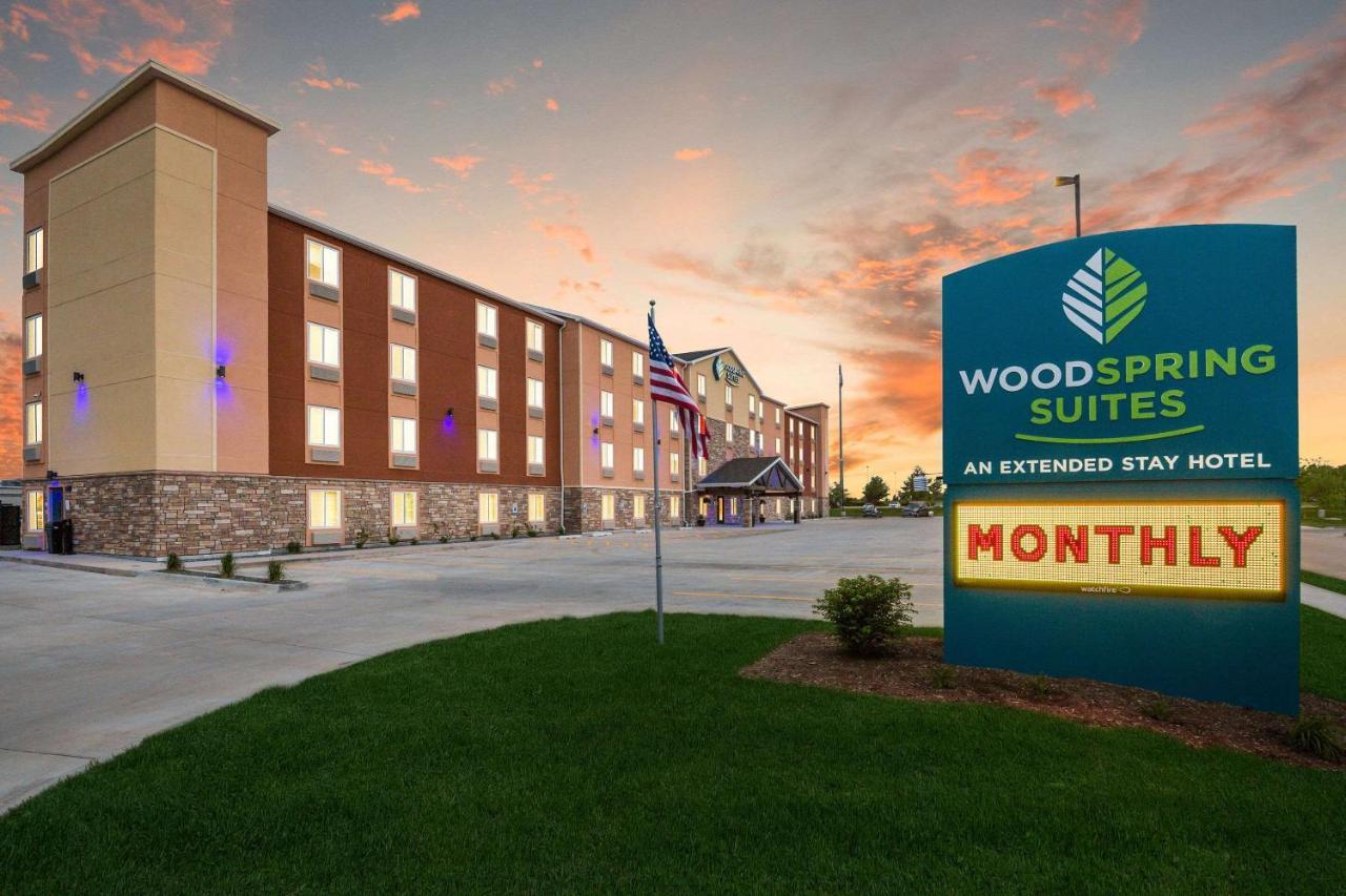 Woodspring Suites Davenport Quad Cities Bagian luar foto