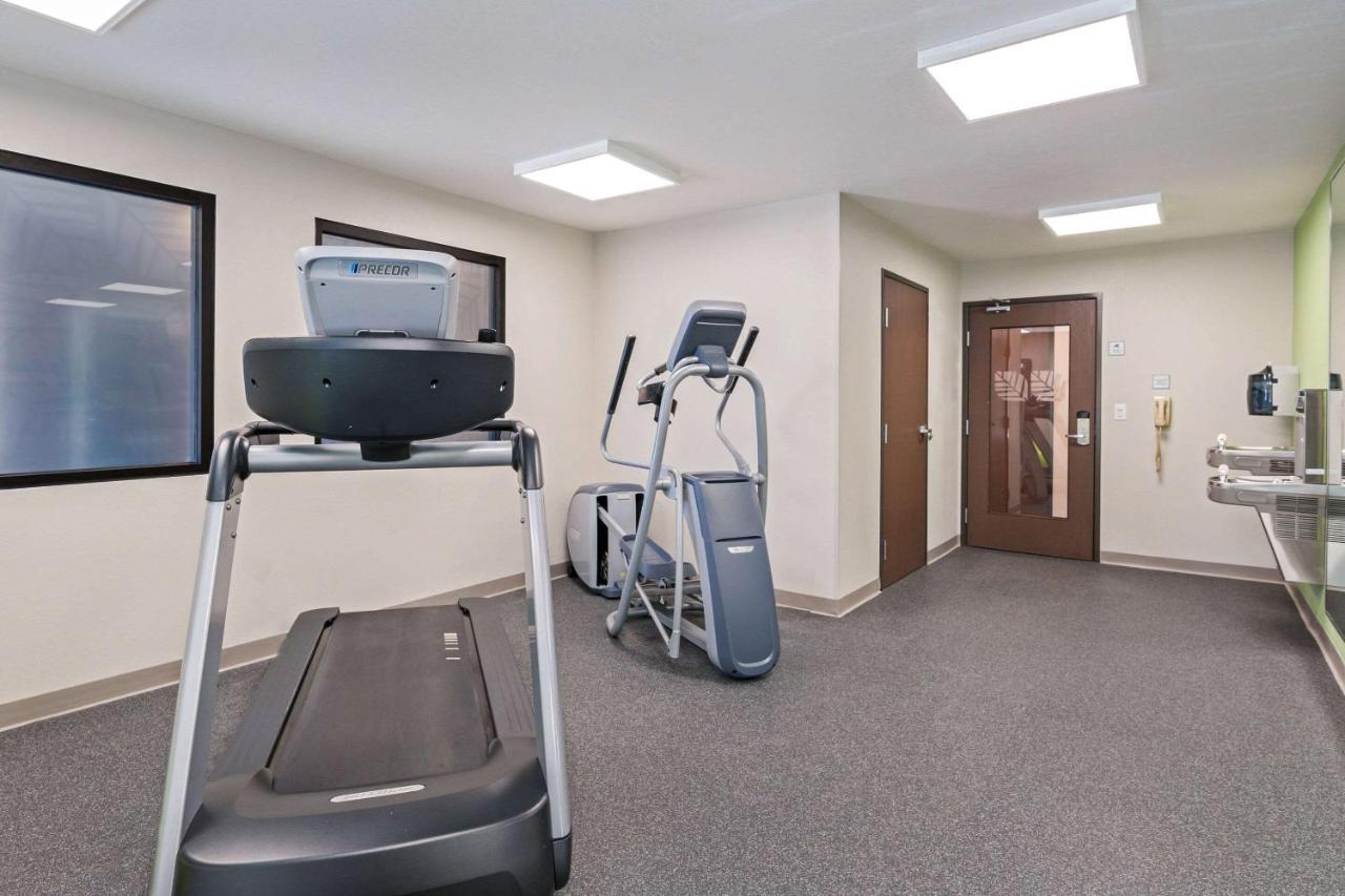 Woodspring Suites Davenport Quad Cities Bagian luar foto